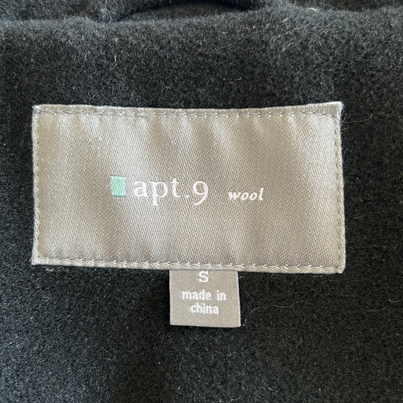 Ladies Black Coat - Picture 7 of 8